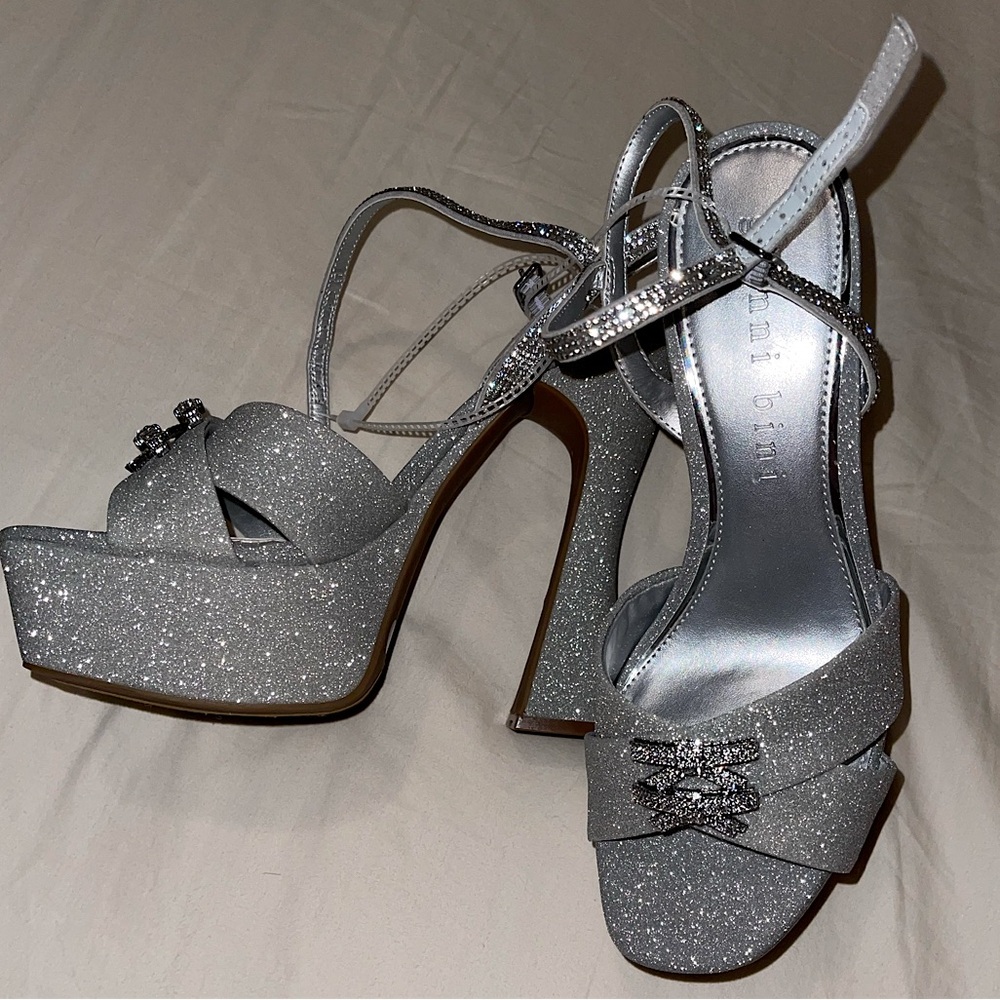GIANNI BINI DEMPSEY GLITTER RHINESTONE BOW PLATFORM SANDALS SIZE 10